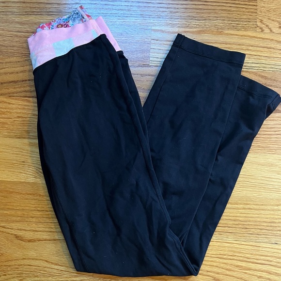 Lululemon black yoga pants with pink waistband size 4 - Picture 2 of 5